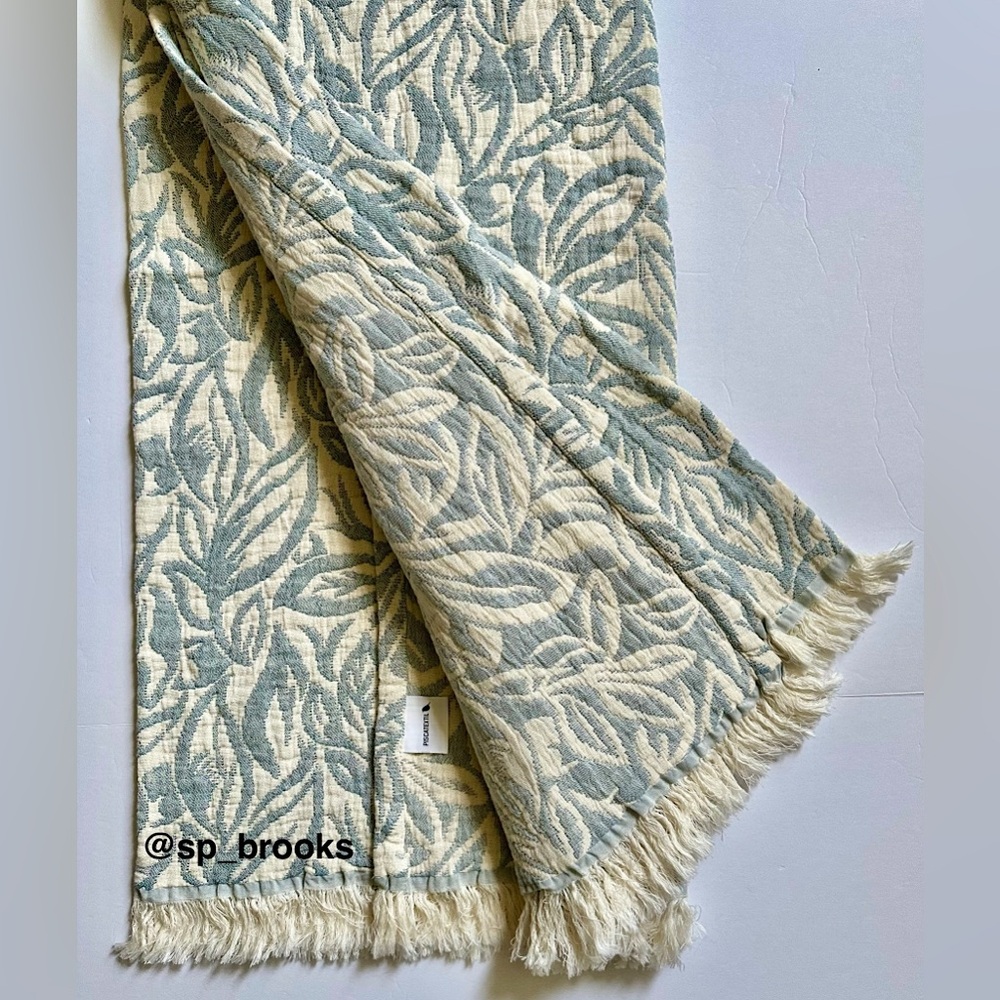 🎁Piscatextil Throw Blanket - Long Leaf Floral Pattern - Blue and Oatmeal - Picture 3 of 6